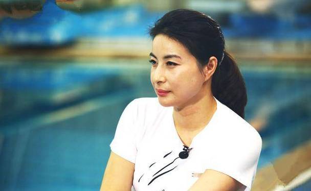 郭晶晶下嫁霍家后为何如此低调,下嫁霍启刚的郭晶晶曝光家庭地位