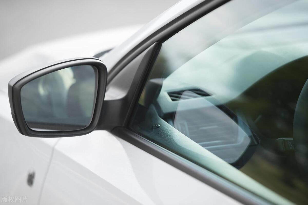 蓝色车事故,什么颜色车比较容易出事故