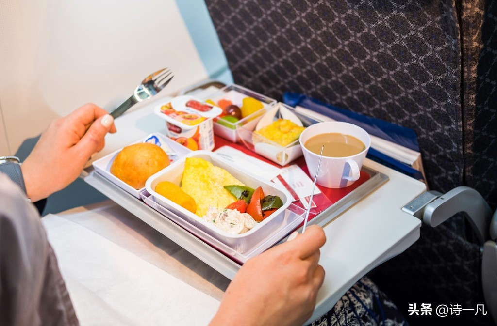 测评顶级飞机餐,体验世界上最豪华的飞机餐