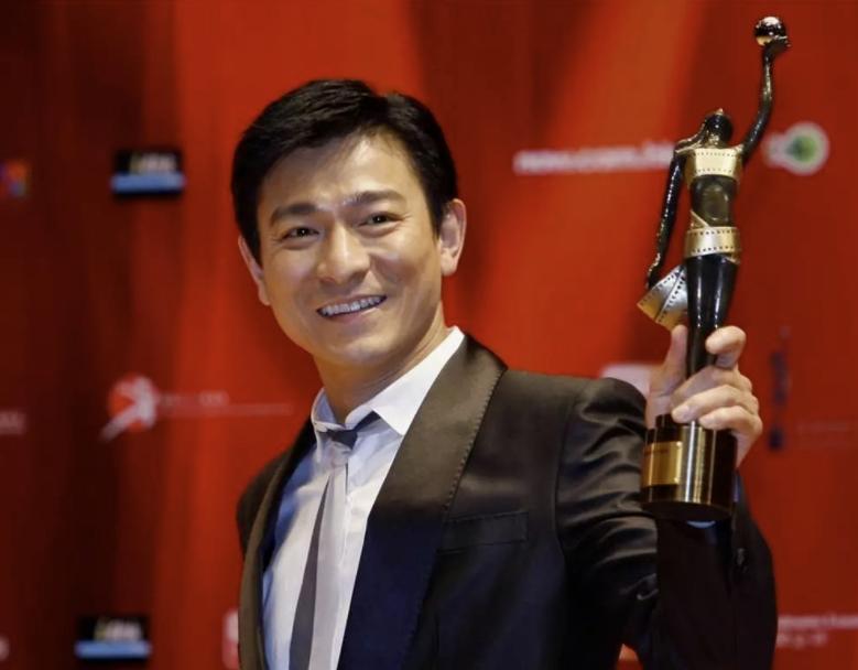 戳破了偶像天花板，刘德华的“信仰”，撕开了流量明星的遮羞布