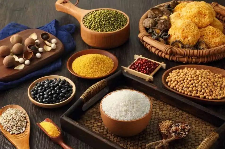 一瓶粮食酿的白酒成本到底是多少,粮食酿造白酒的成本大概多少