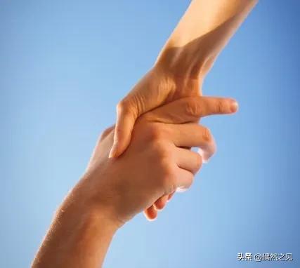 为了钱，有人疯了，天津市儿童医院门口，一瓶13.17的美林卖2500