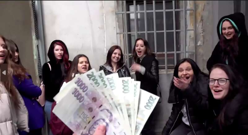 在那里，“性”是生活，也是工作，捷克如何沦为色情大国？