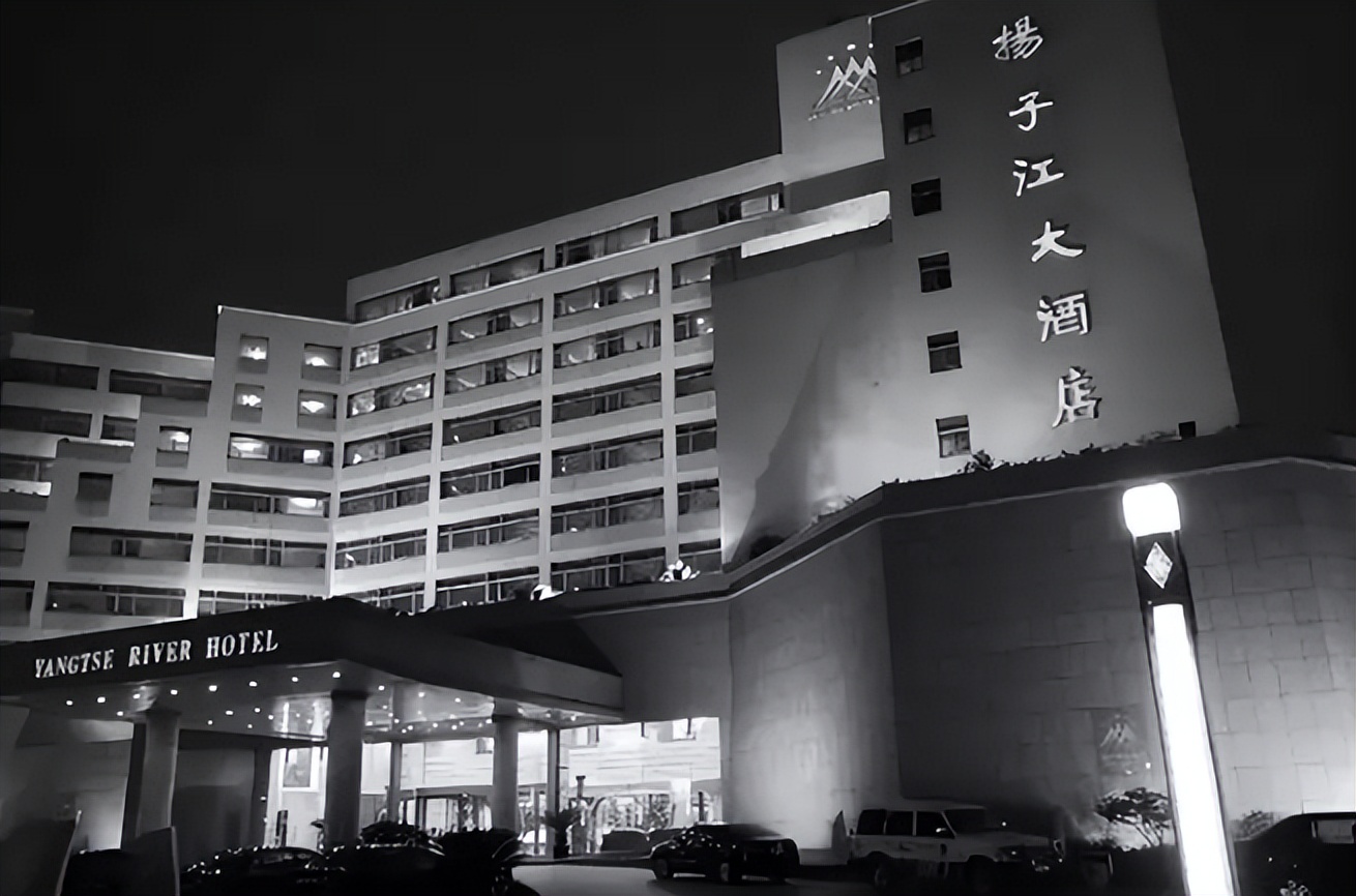 96年台湾富家女与*小平邓**警卫员订婚,女方母亲:娶妻聘金要100万