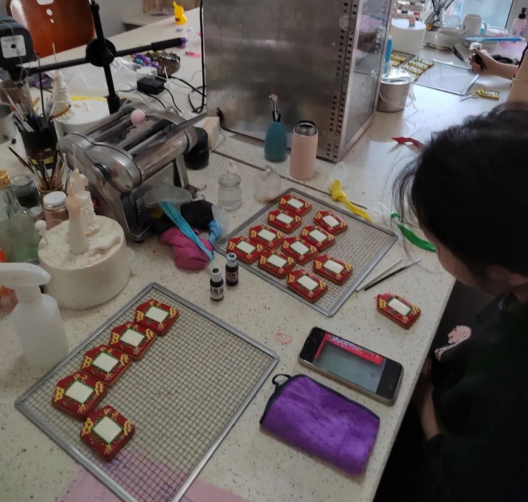 低俗！无底线！这种蛋糕也敢卖给小朋友？