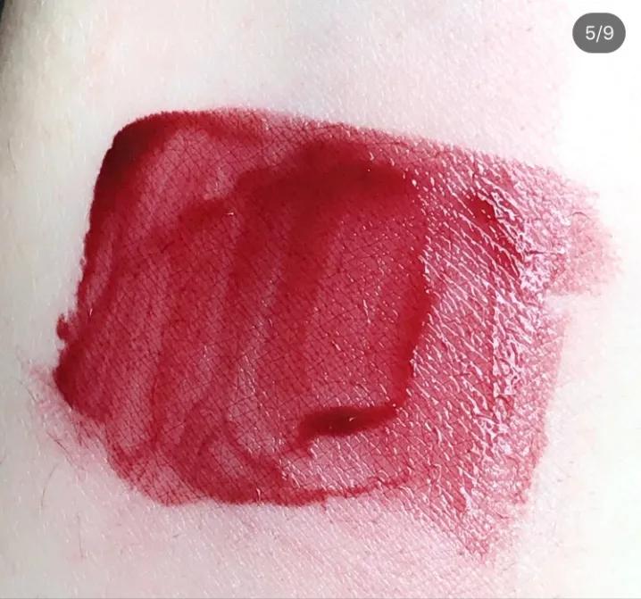 每个女生都不可能只拥有一支口红,女生一生只能买十只口红