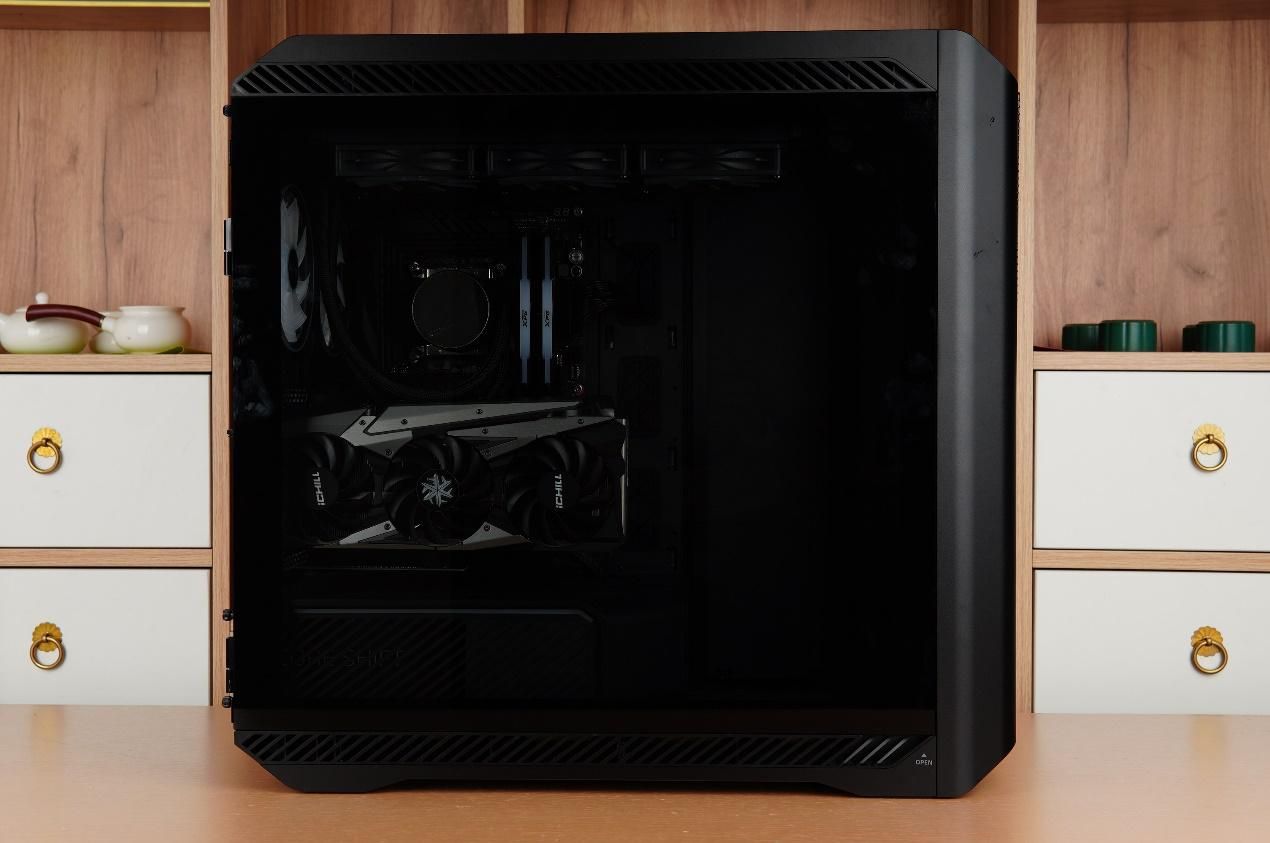 可以装多个硬盘的主机箱,带可插拔硬盘盒的主机