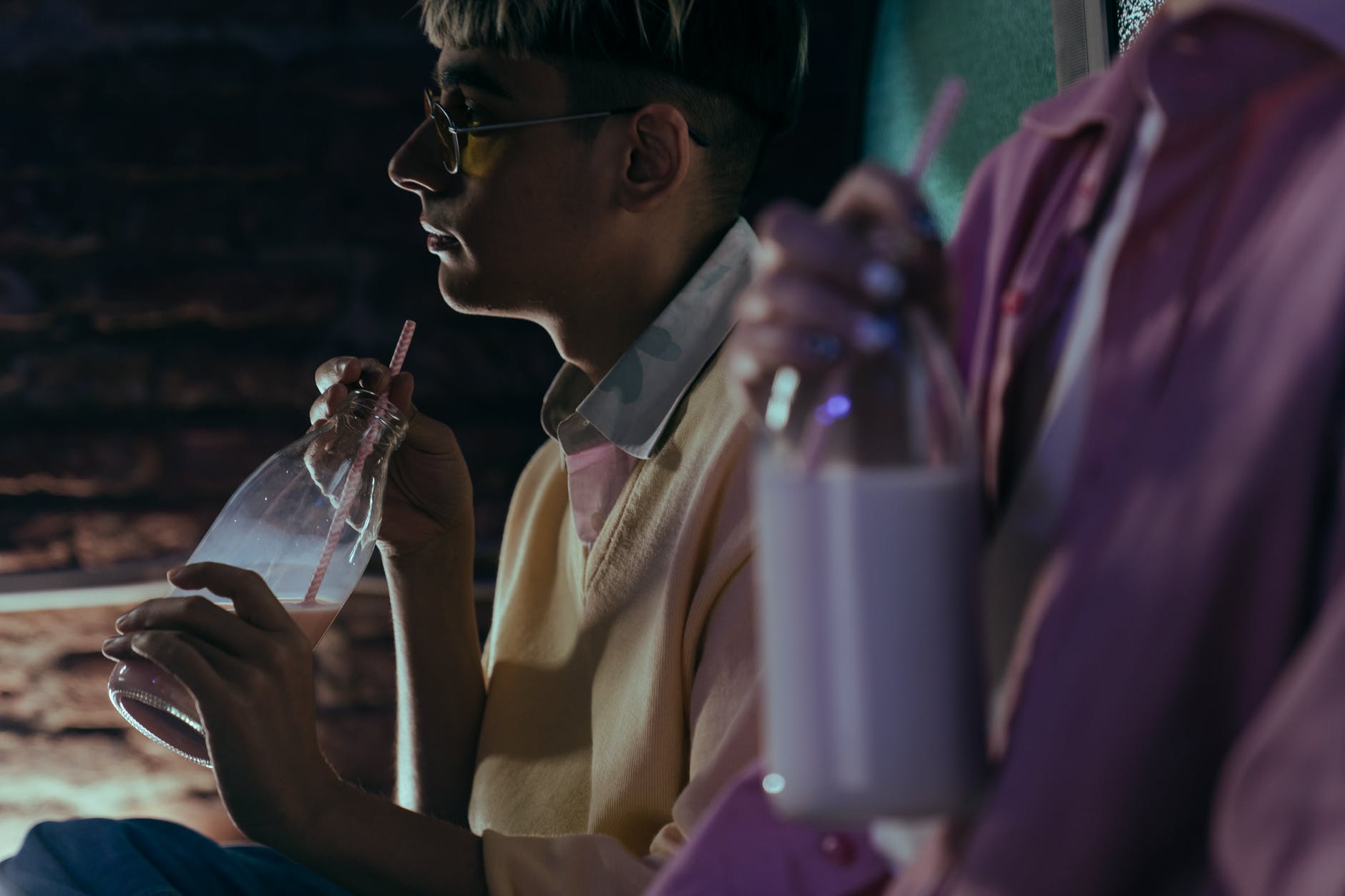 青春期叛逆孩子长大后和父母关系,孩子进入青春期父母一定要告诉他