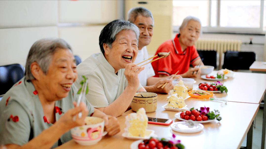 存款养老和交社保养老哪个划算,灵活就业人员买社保还是存款养老