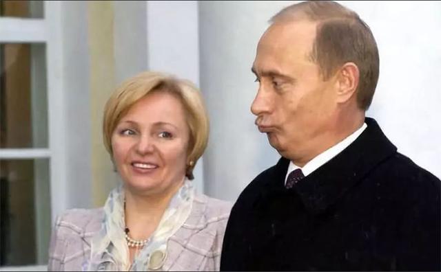 普京当选总统后第一件事,普京当选总统后流泪讲话视频