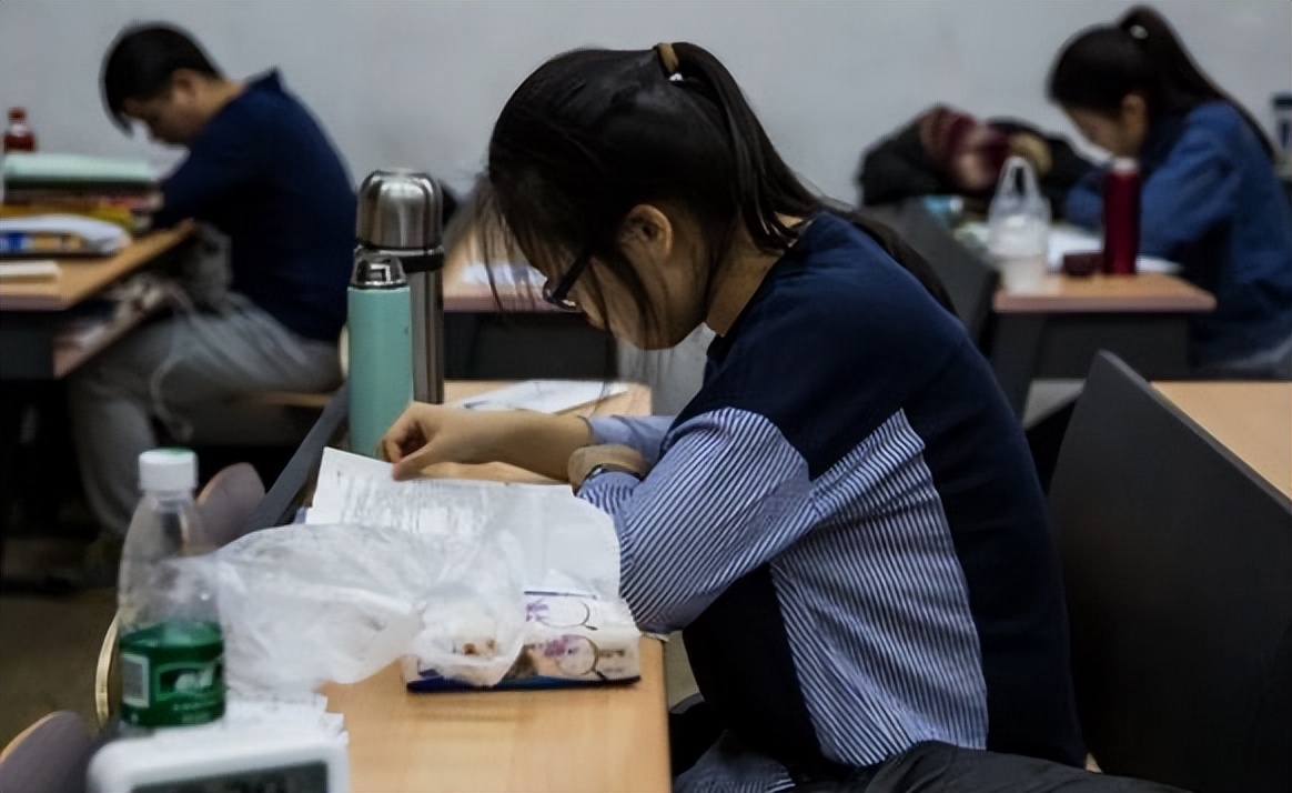 最牛专科生曹晓洁的视频,最牛专科生曹晓洁在江西哪所学校
