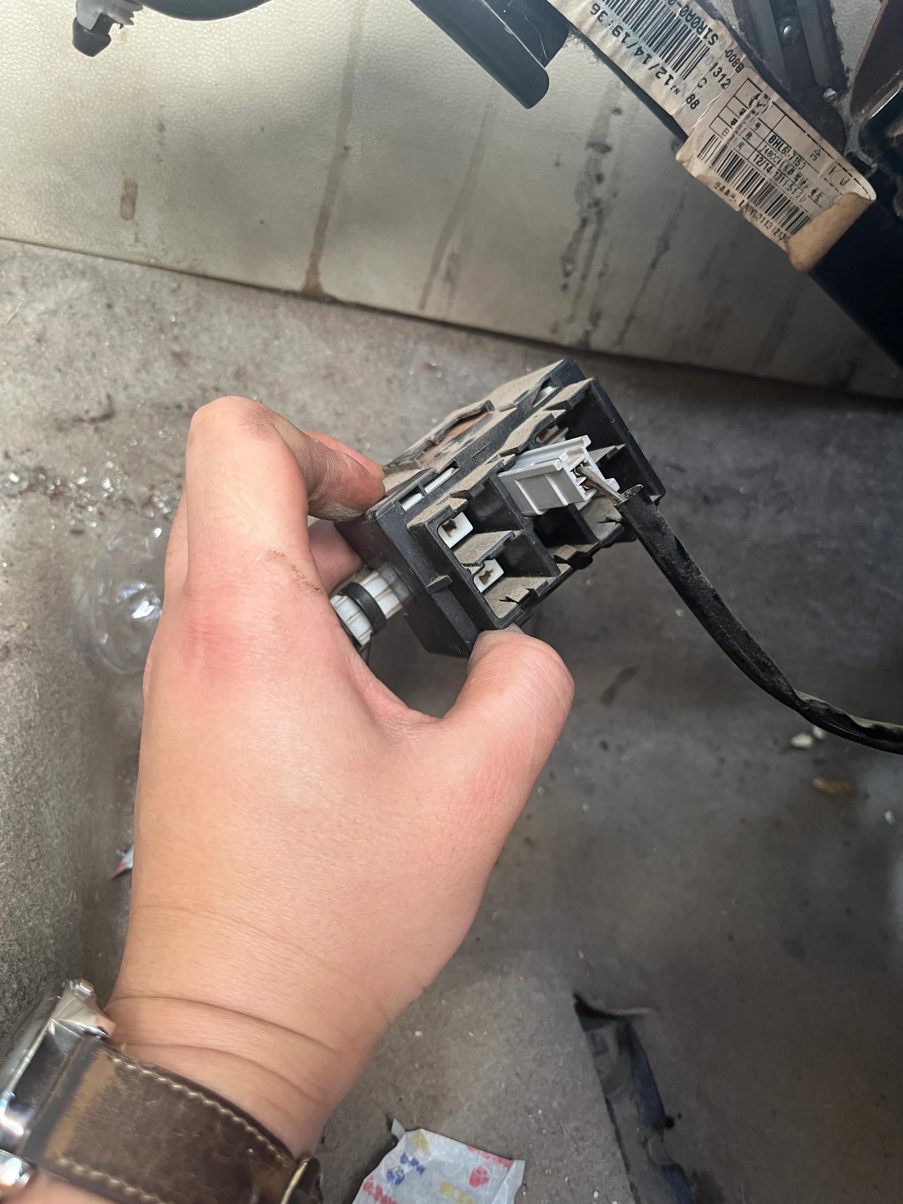 2010款马自达3经典款油耗,经典马自达3近光灯泡更换视频