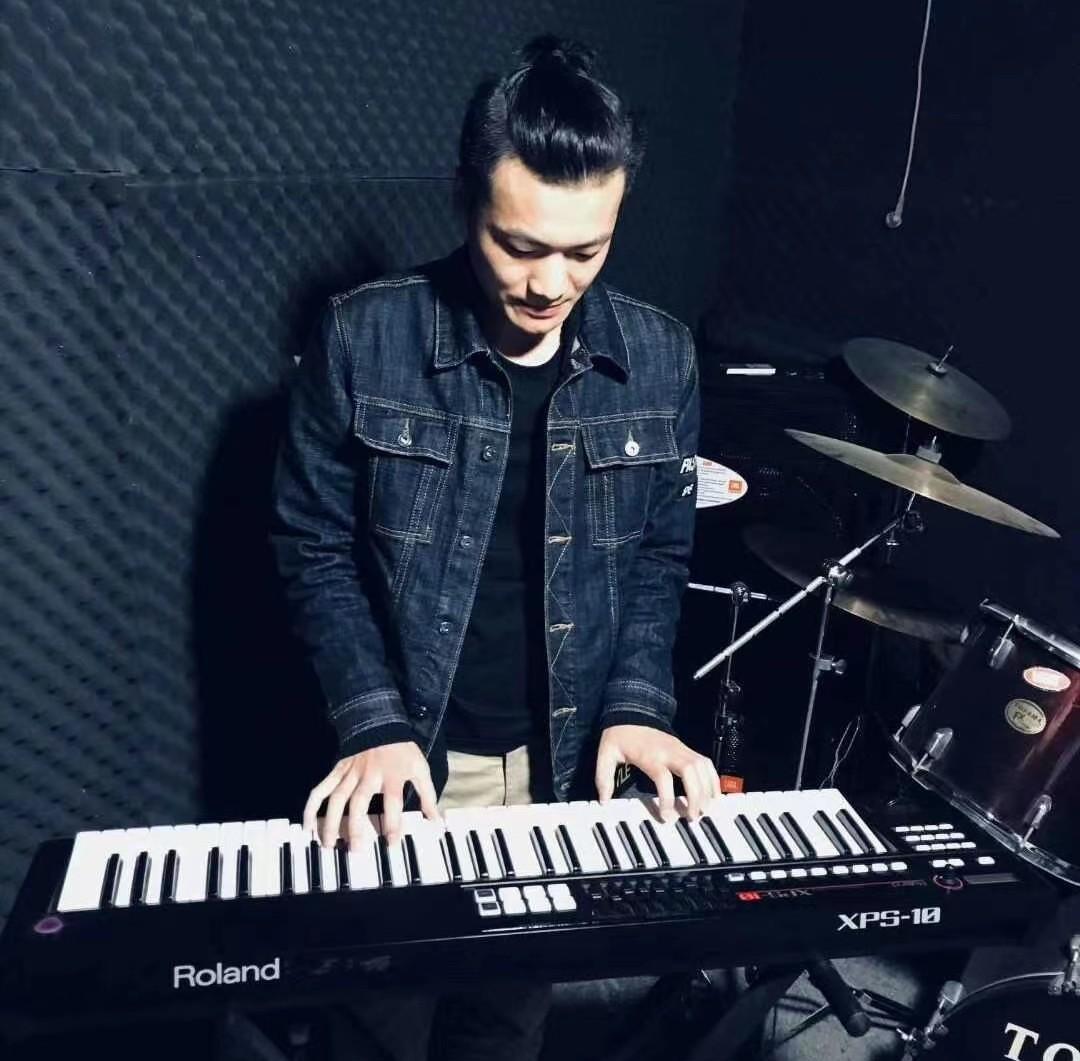 陌陌小郭老师弹唱《海鸥》值得单曲循环的官频好声音