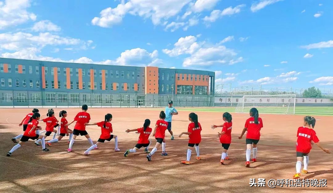 集训营开班啦图片,足球青训营开营免费招募足球少年