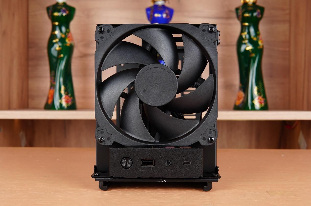 乔思伯v11主机配置推荐,乔思伯v11和v8机箱