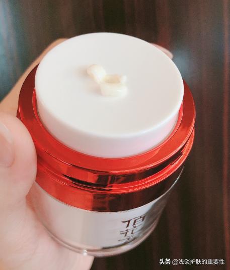 熬夜皮肤黄暗沉用的护肤品有哪些,夏天适合淡斑还是补水的护肤品