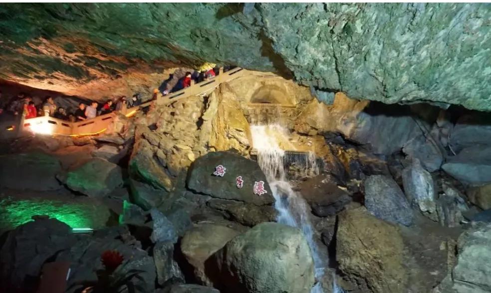 运用象征手法写景的作文片段,抓特点写人物七年级上册