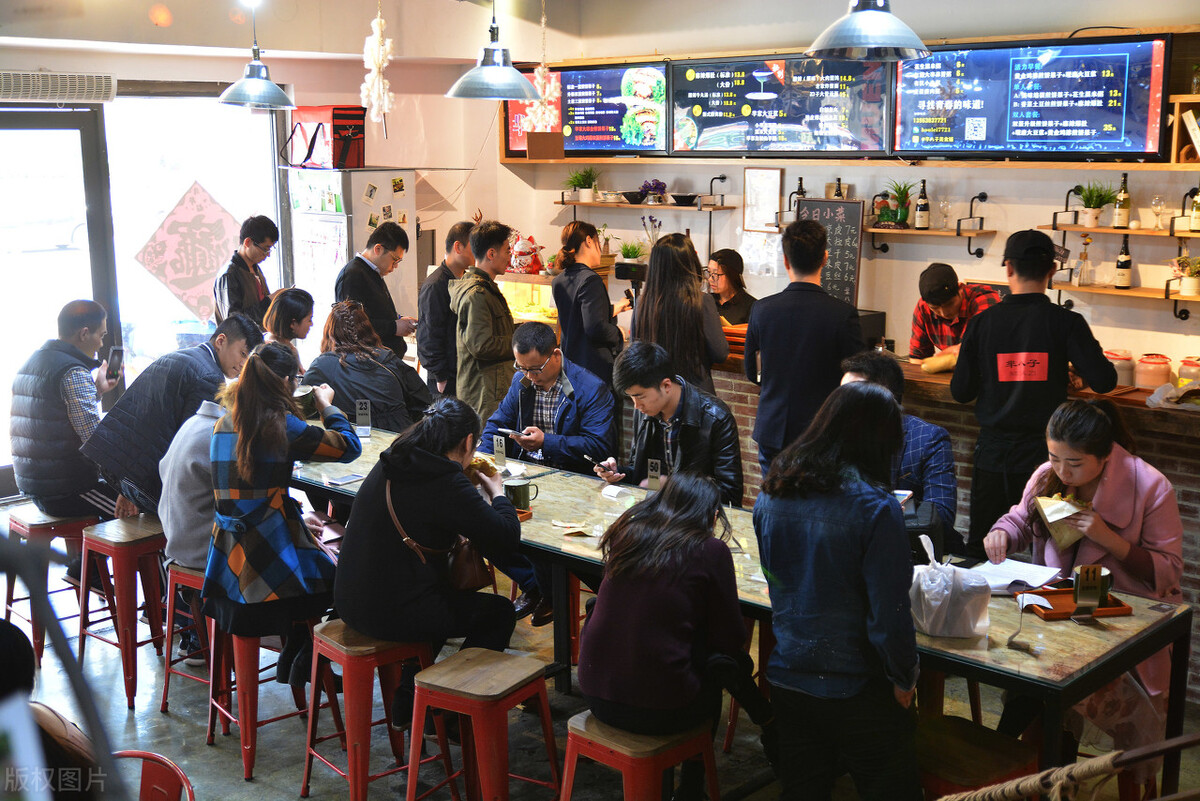 卖煎饼大妈一月挣3万元,大妈卖煎饼赚300万