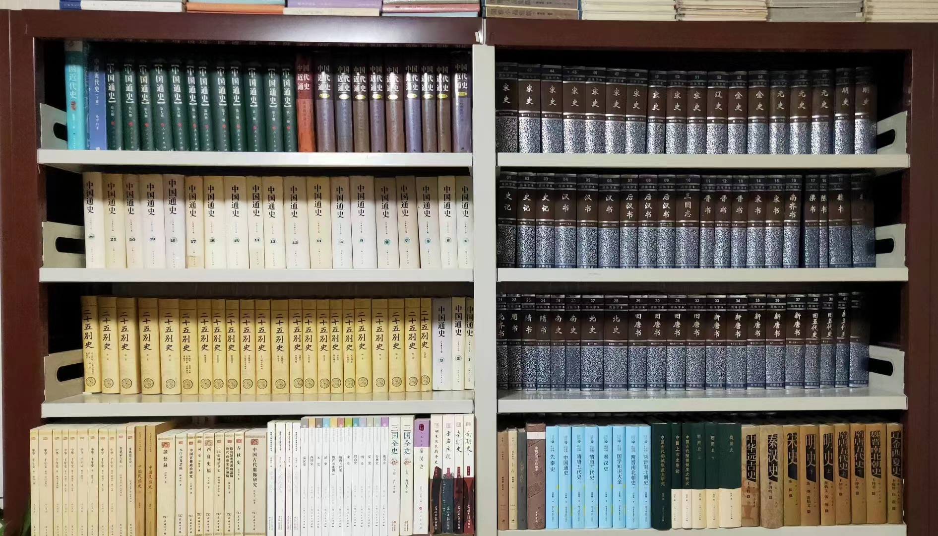 敝帚自珍，读史明智，与我相伴的30多套中国通史使我心有所寄