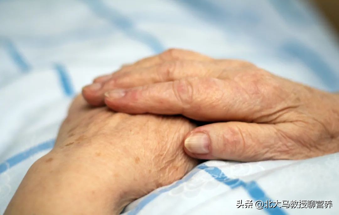 老年斑吃什么食物效果好,吃什么食物才能不长色斑和老年斑