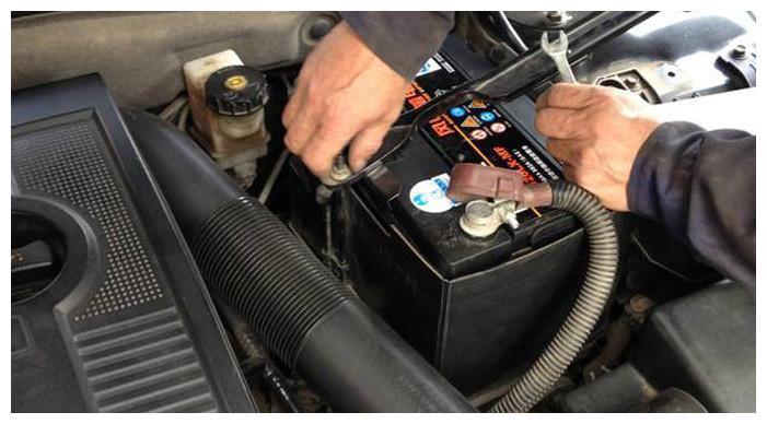 内燃机车蓄电池安装,燃油车蓄电池维护