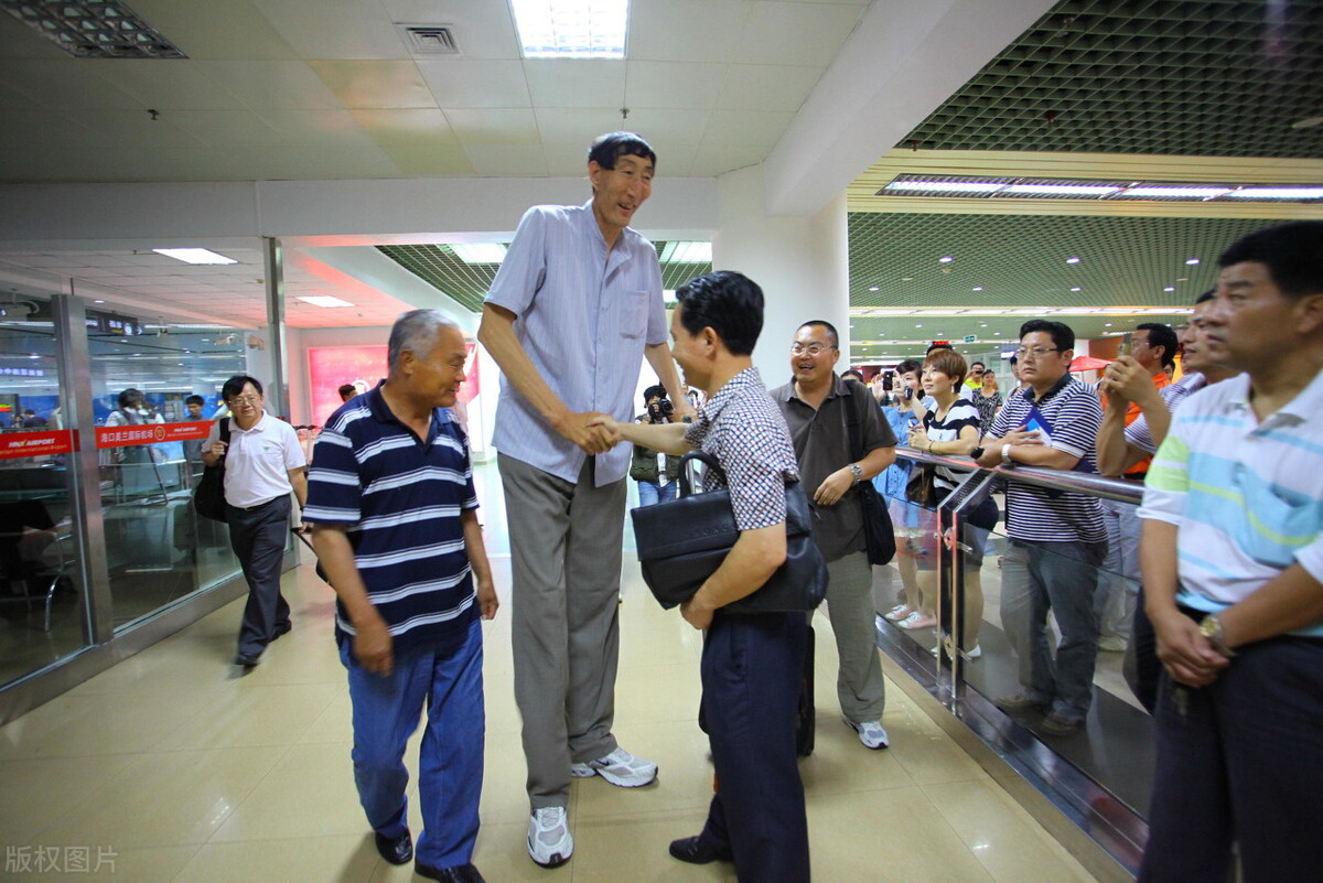 世界身高最高的10个人,盘点世界上最高的人3米61