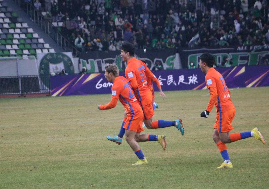 山东鲁能泰山绝杀镜头,史无前例的四冠王山东泰山队