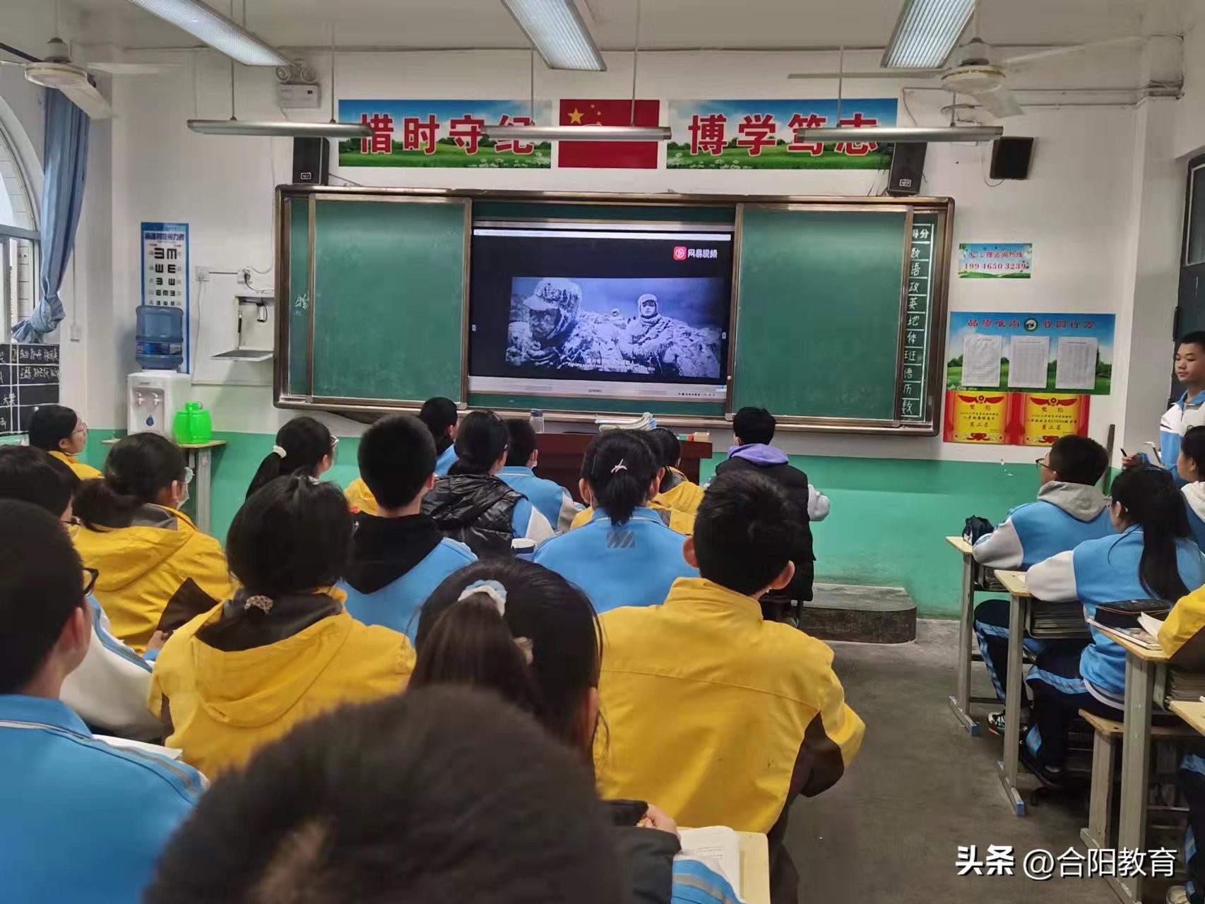 学生参加清明网上祭英烈活动照片,清明主题线上祭英烈活动学生图片