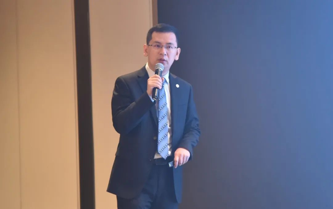 辉煌不在繁荣中产生，而是在硝烟中涅槃