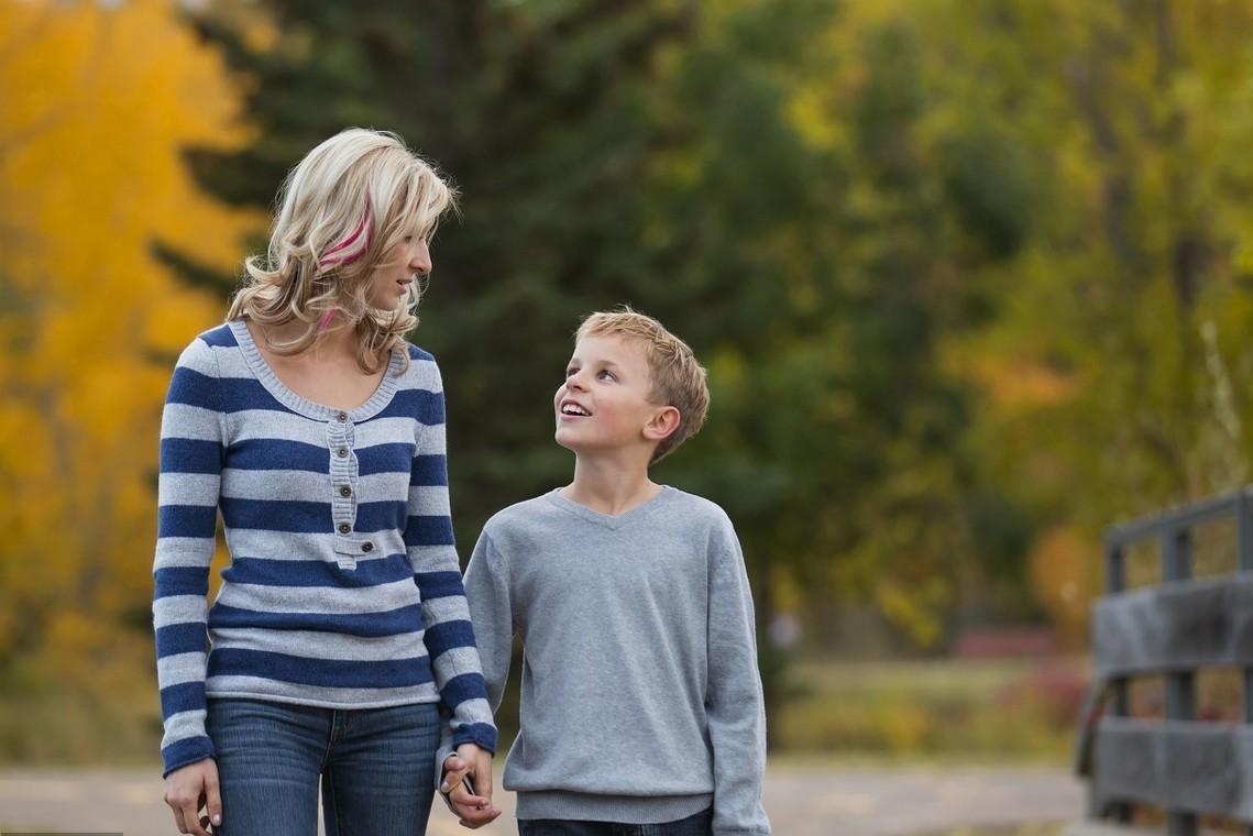 15岁男孩频繁发出怪声怎么治疗,儿子听见父母屋里有异响