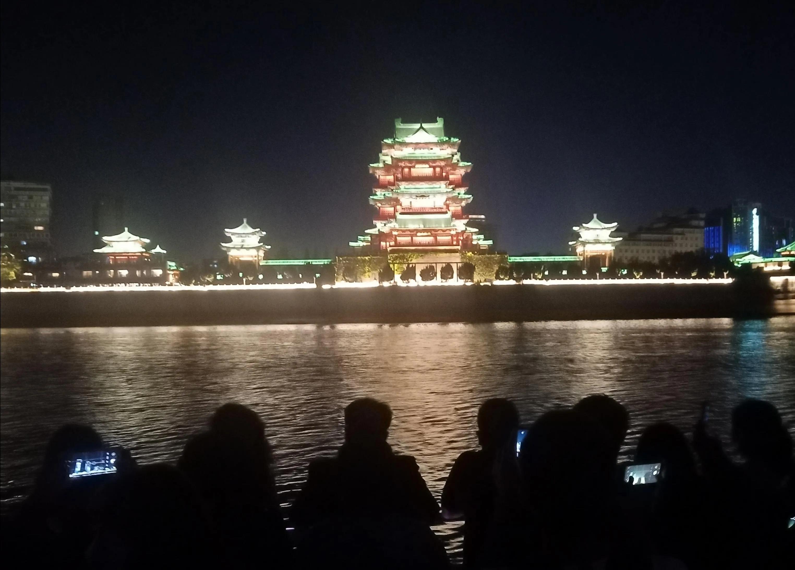 滕王阁是江南的三大名楼,滕王阁是我国三大名楼之首吗