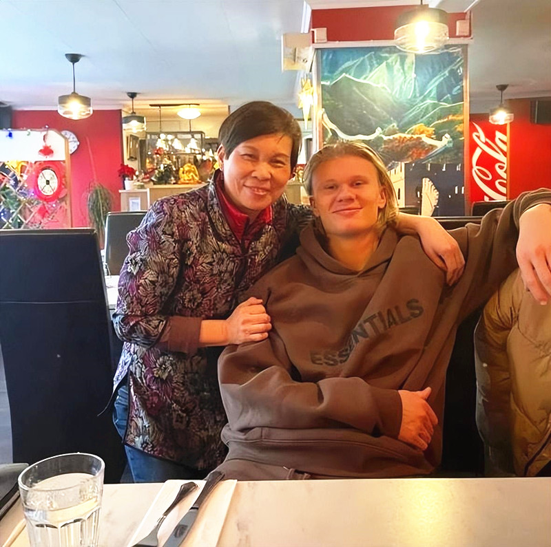 哈兰德生活大揭秘，在家喜欢波点套装，哥哥妹妹都是高颜值