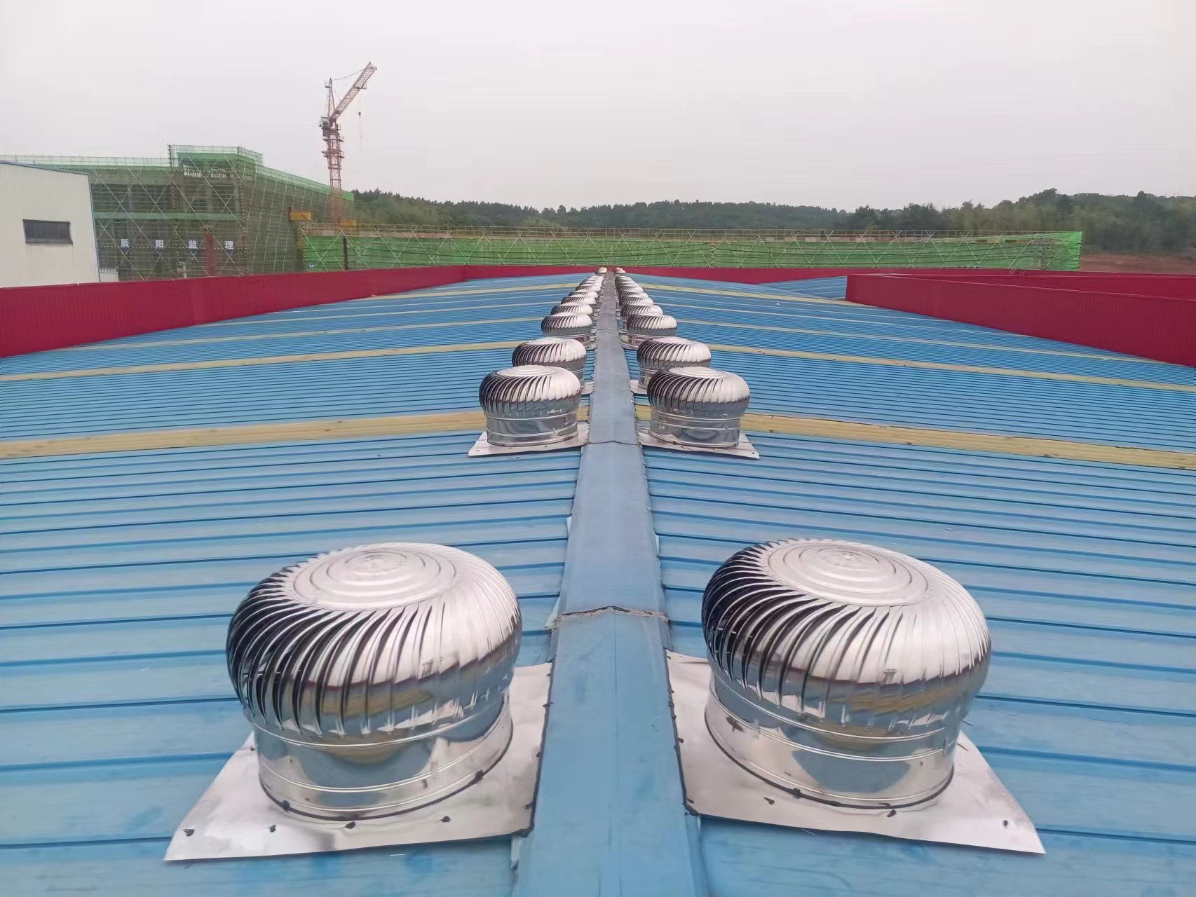 小区楼顶都在装的“圆球”，好处太多了！忍不住给自家老家也装个