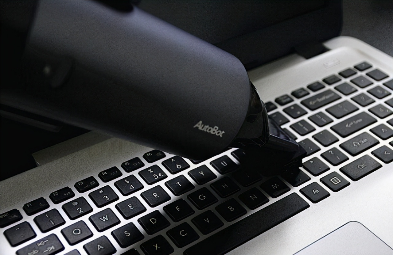 电脑键盘清理小妙招,如何把电脑键盘里的脏东西弄干净