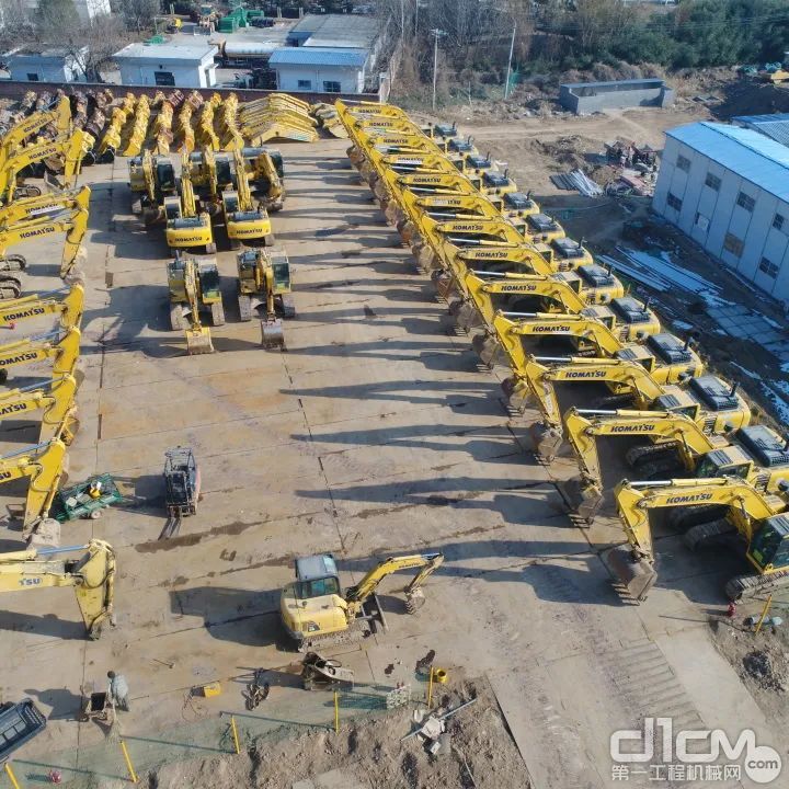 二手挖掘机交易市场现场直播,哪个平台卖二手挖掘机