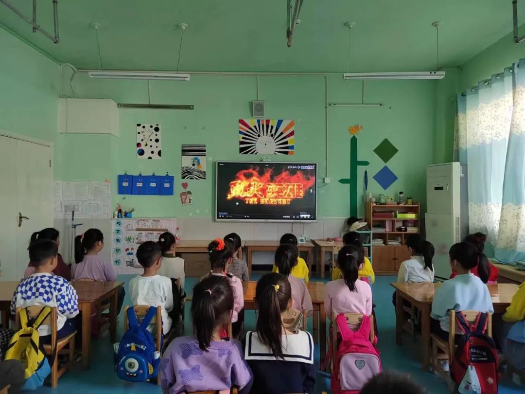 【垣曲县滨都幼儿园】滨都萌娃走进*防队消**致敬最美“火焰蓝”