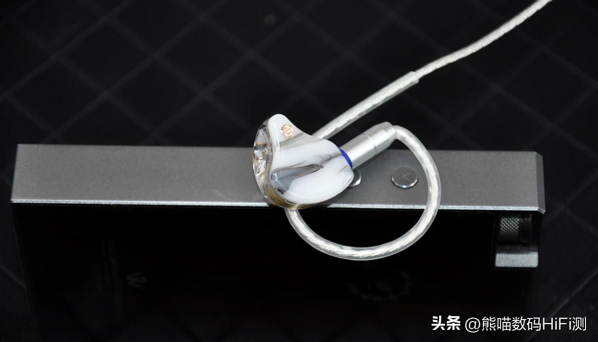 百元价格千元音质——HiFi性价比之王，竹林鸟惊鸿2022耳机评测