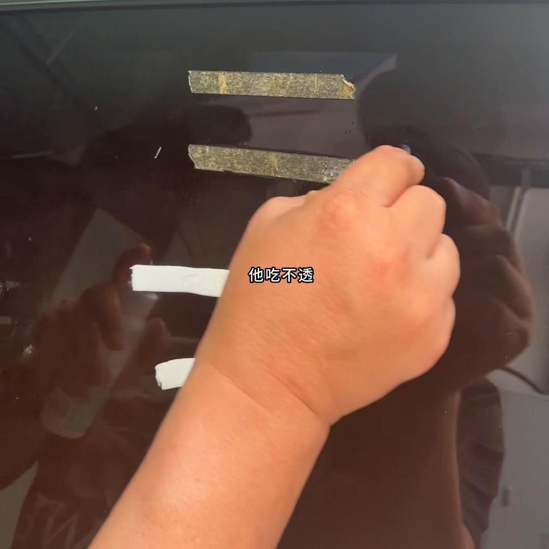 双面胶粘到纸上拿不下来怎么办,双面胶粘得太牢靠揭不下来怎么办