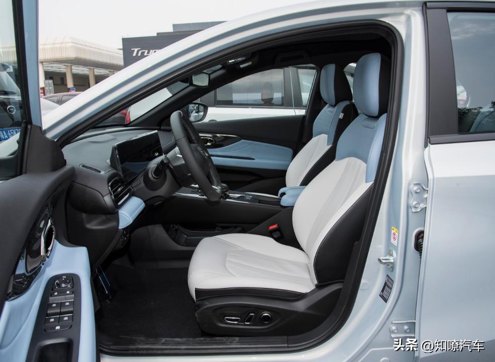 23款影豹混动怎么样,传祺影豹对比卡罗拉