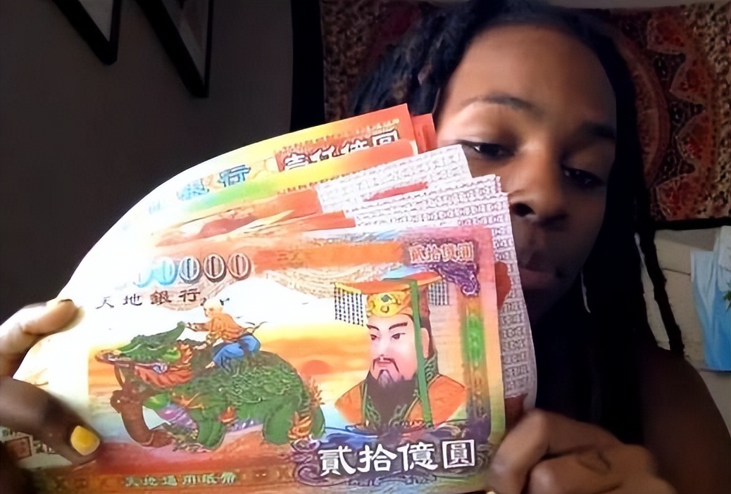 国外流行中国冥币纸钱,老外为什么喜欢冥币