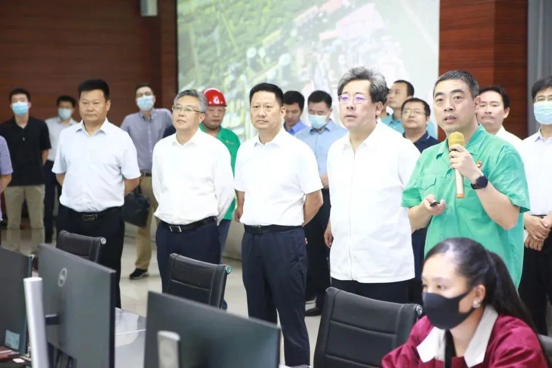 中国光伏一体化建筑,中国巨型太阳能工程