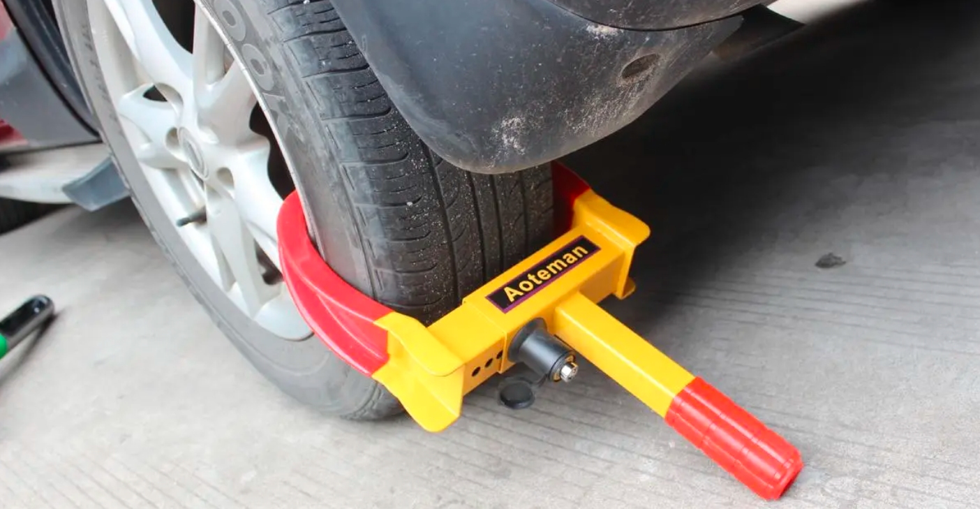 汽车轮胎被别人恶意放气怎么处理,车轮胎被人恶意扎怎么办