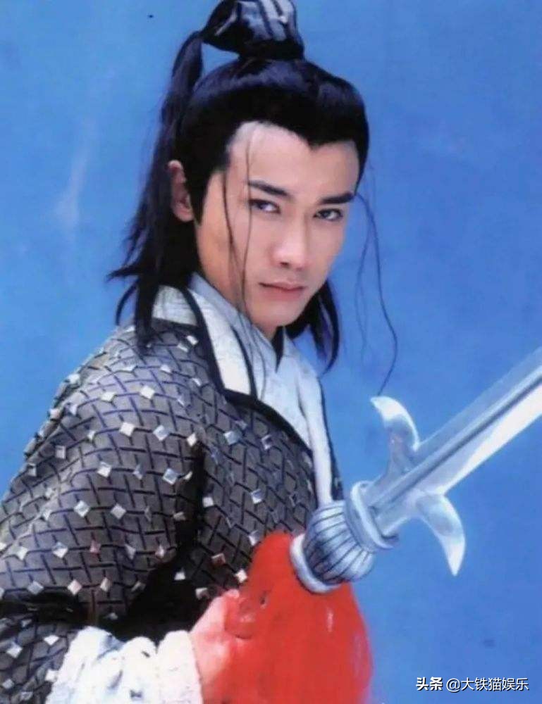 同样是演“俏罗成”，有人俊而不娘，有人油腻耍帅，放一起差距大