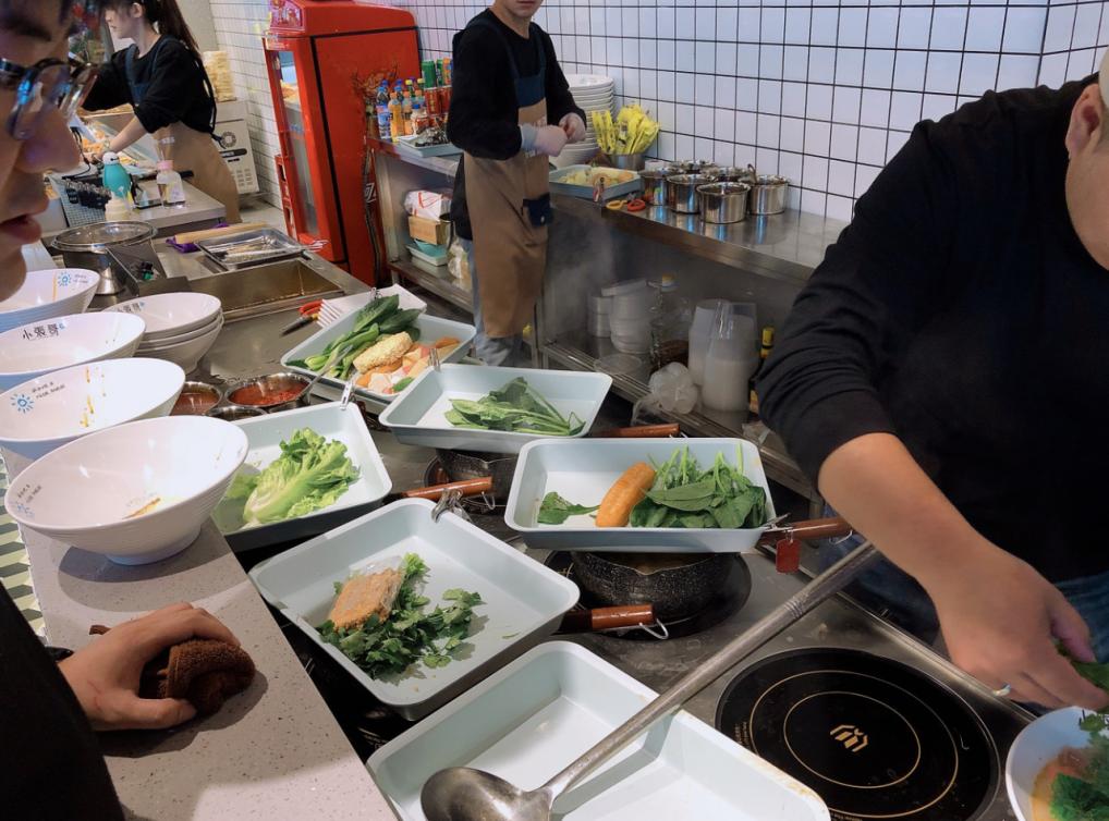 90后小张哥麻辣烫怎么火起来的,小张哥麻辣烫的利润能达到多少