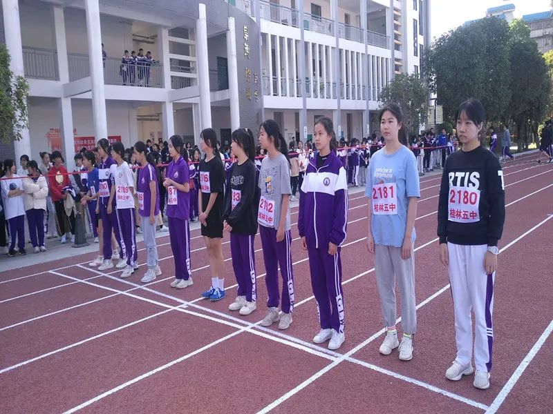 走出5院士1美女主播，广西1中学毕业典礼展风采，蟾宫折桂创佳绩