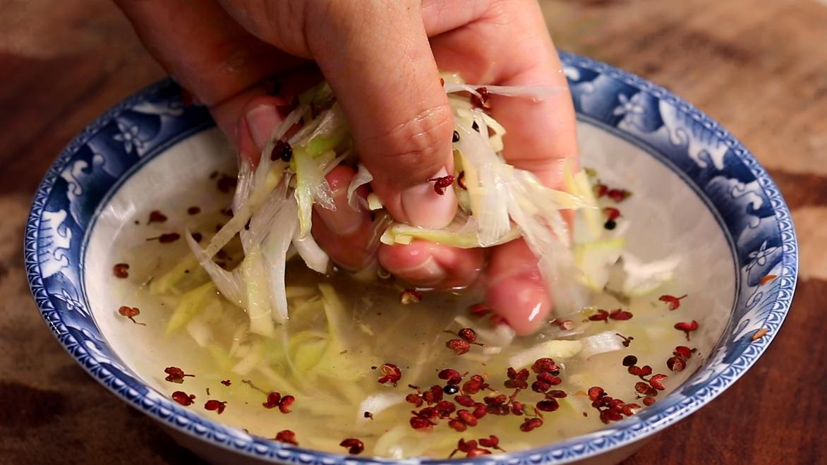冬至吃饺子，调饺子馅牢记“3放2不放”，鲜嫩多汁，调啥馅都香