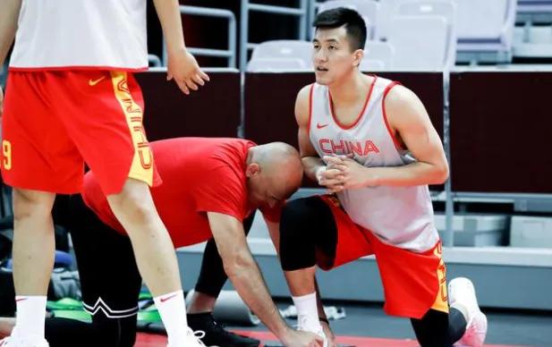 亚洲第一控卫郭艾伦是怎么得来的,郭艾伦国家队遗憾画面