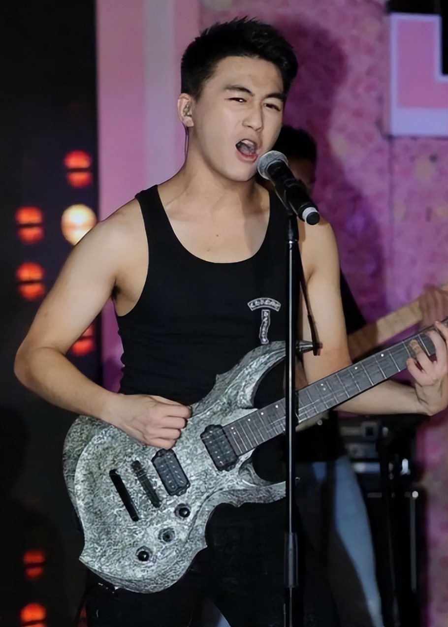 何猷君豪门之争,任正非的女儿姚安娜和何猷君