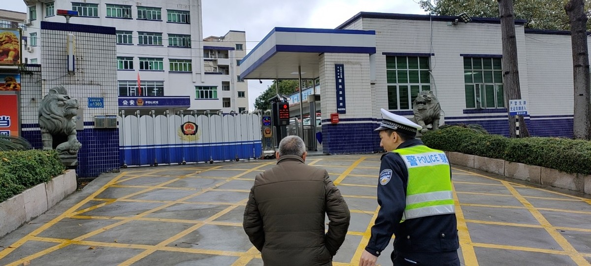 交警全警上路为春节保驾护航,严查违章保畅通全警动员护春运