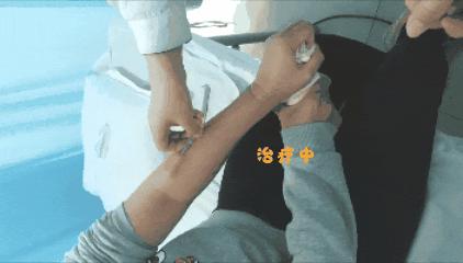 久咳喉咙哑用什么药,喉咙痛咳得厉害吃什么药效果快